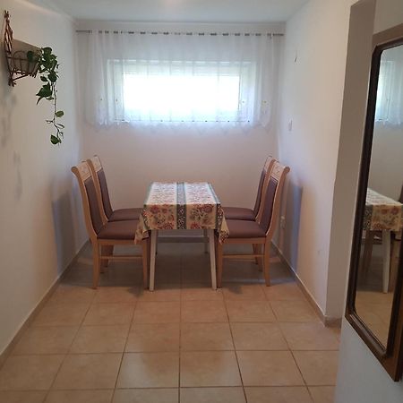 Kriszta Apartmanhaz Lägenhet Balatonlelle Exteriör bild