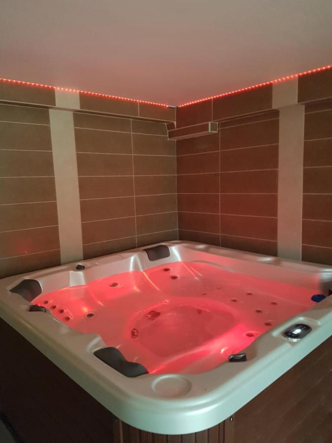 Kriszta Apartmanhaz Lägenhet Balatonlelle Exteriör bild
