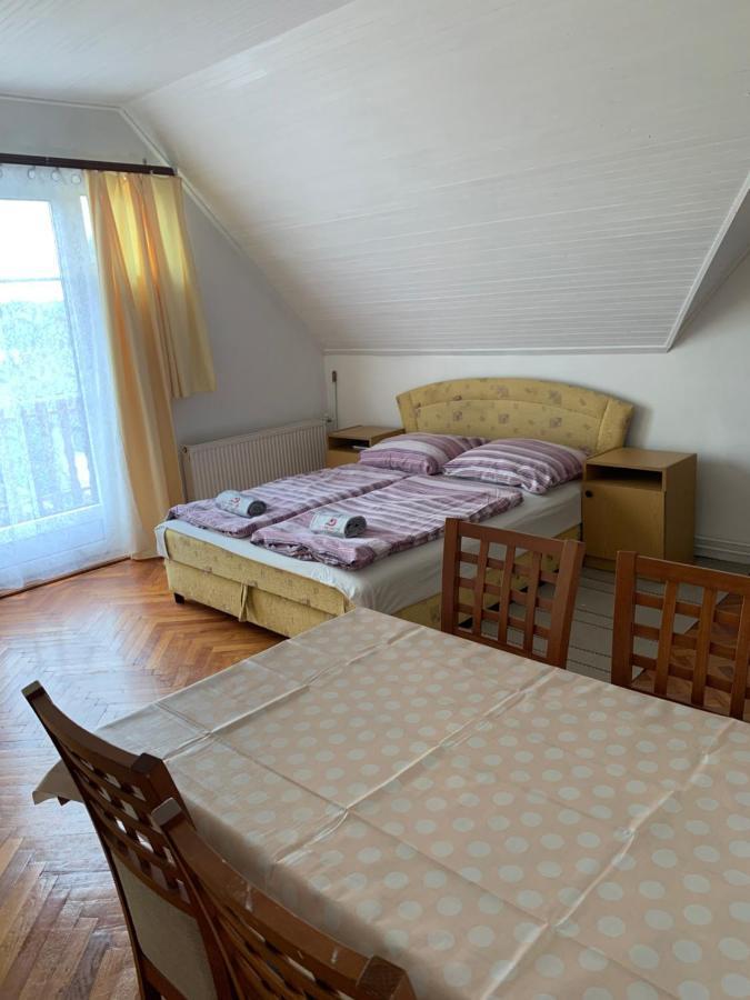 Kriszta Apartmanhaz Lägenhet Balatonlelle Exteriör bild