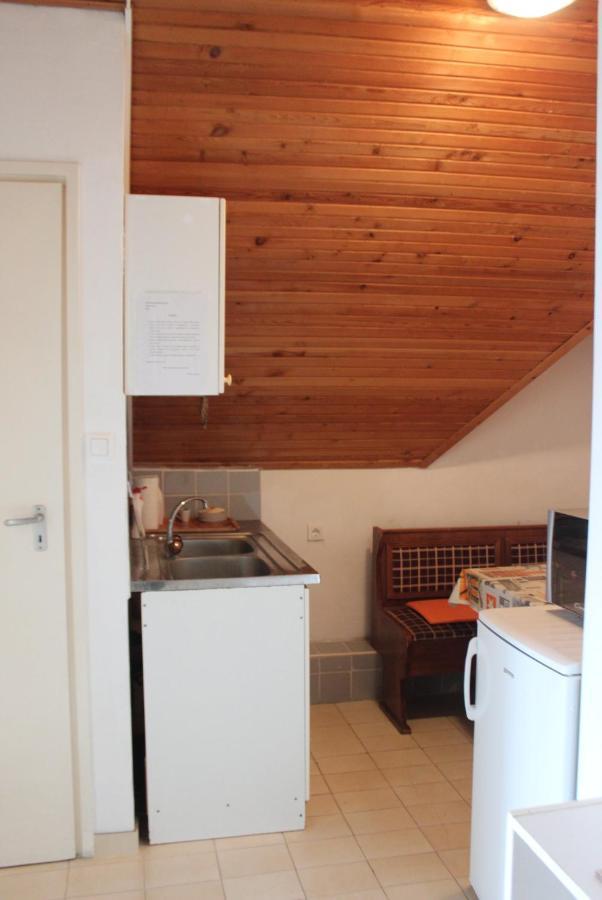 Kriszta Apartmanhaz Lägenhet Balatonlelle Exteriör bild