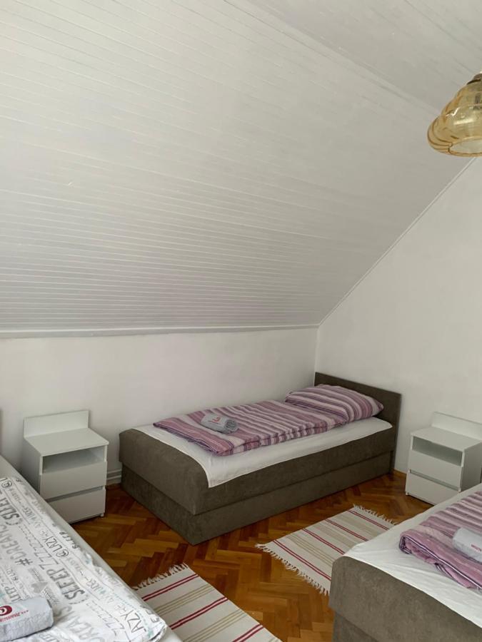 Kriszta Apartmanhaz Lägenhet Balatonlelle Exteriör bild
