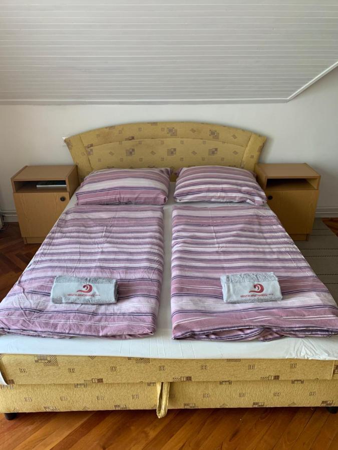 Kriszta Apartmanhaz Lägenhet Balatonlelle Exteriör bild
