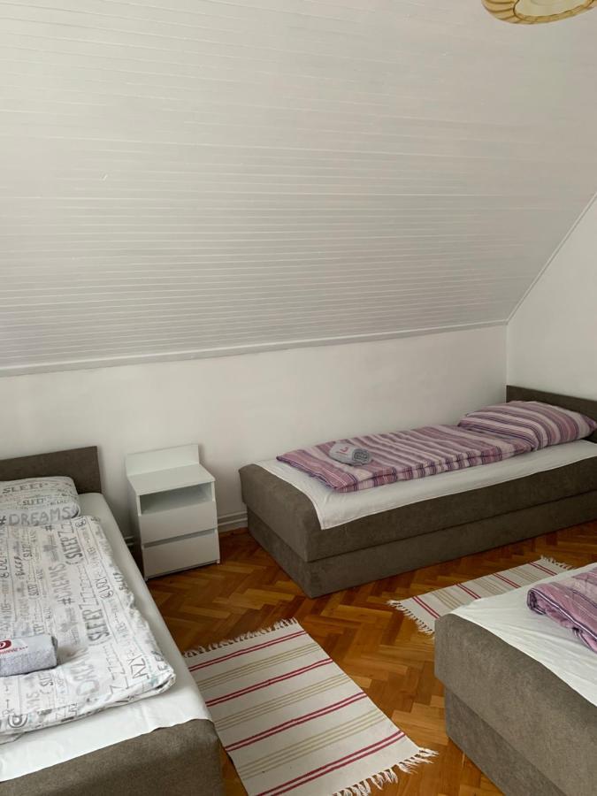 Kriszta Apartmanhaz Lägenhet Balatonlelle Exteriör bild
