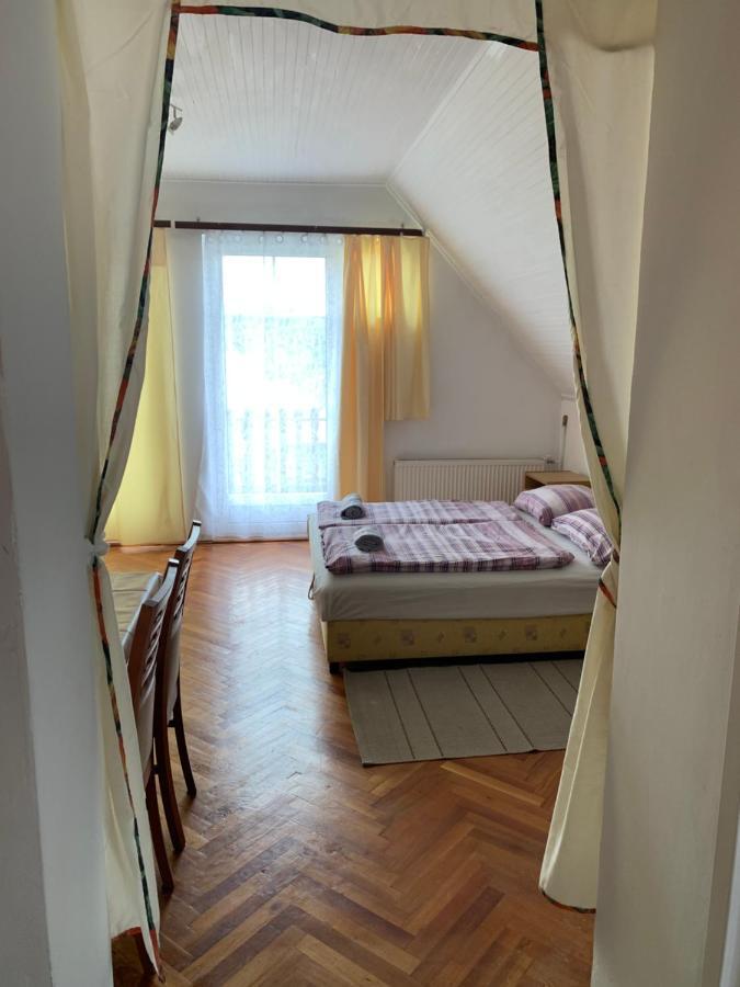 Kriszta Apartmanhaz Lägenhet Balatonlelle Exteriör bild