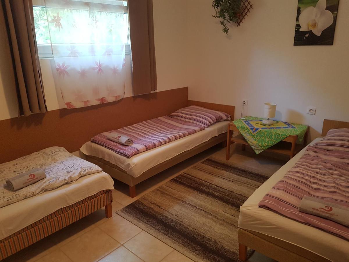 Kriszta Apartmanhaz Lägenhet Balatonlelle Exteriör bild