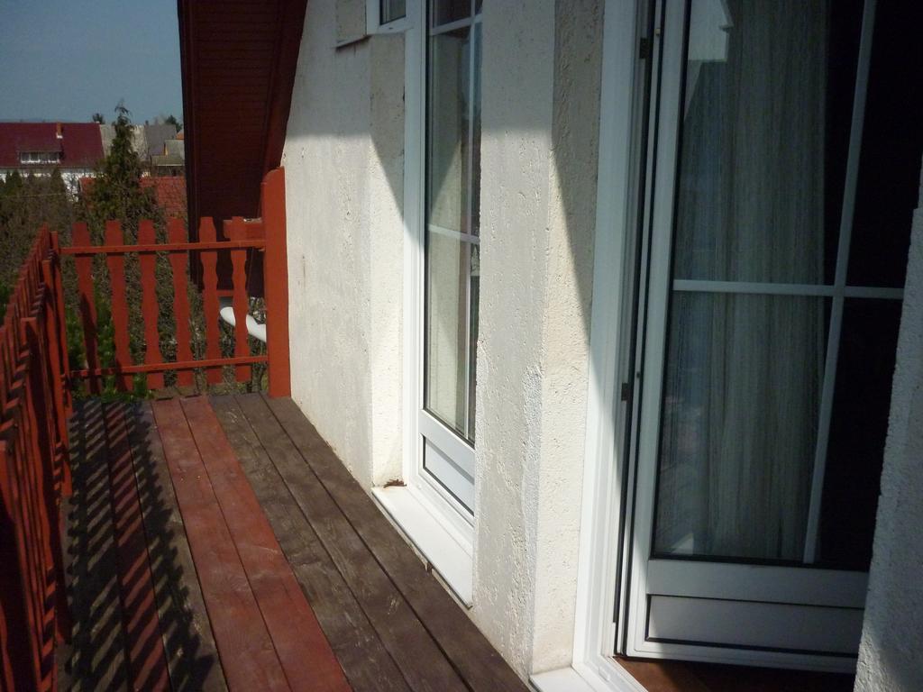 Kriszta Apartmanhaz Lägenhet Balatonlelle Exteriör bild