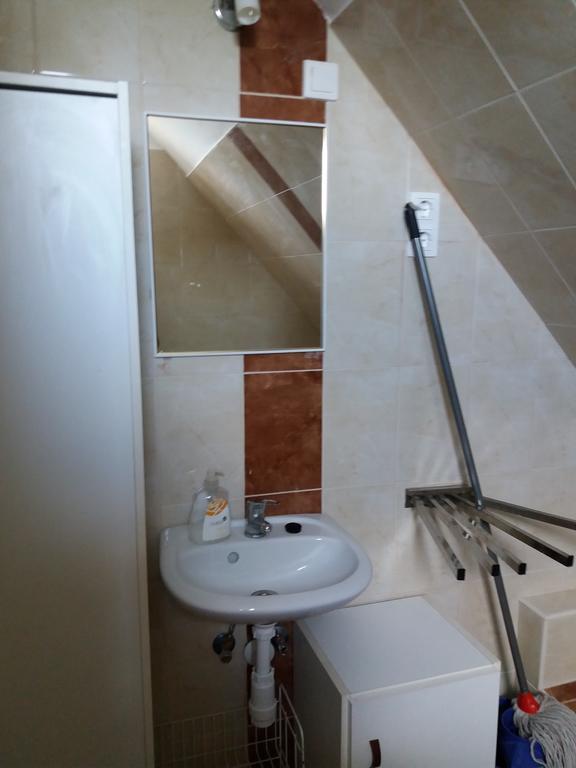 Kriszta Apartmanhaz Lägenhet Balatonlelle Exteriör bild