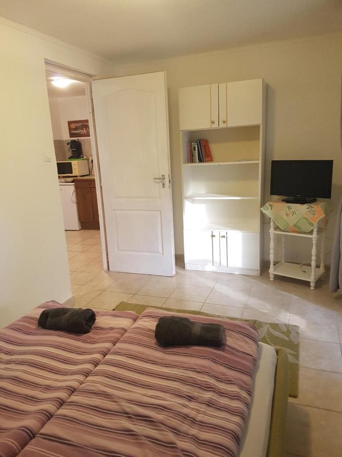 Kriszta Apartmanhaz Lägenhet Balatonlelle Exteriör bild