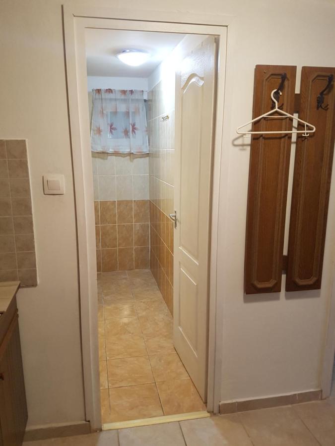 Kriszta Apartmanhaz Lägenhet Balatonlelle Exteriör bild
