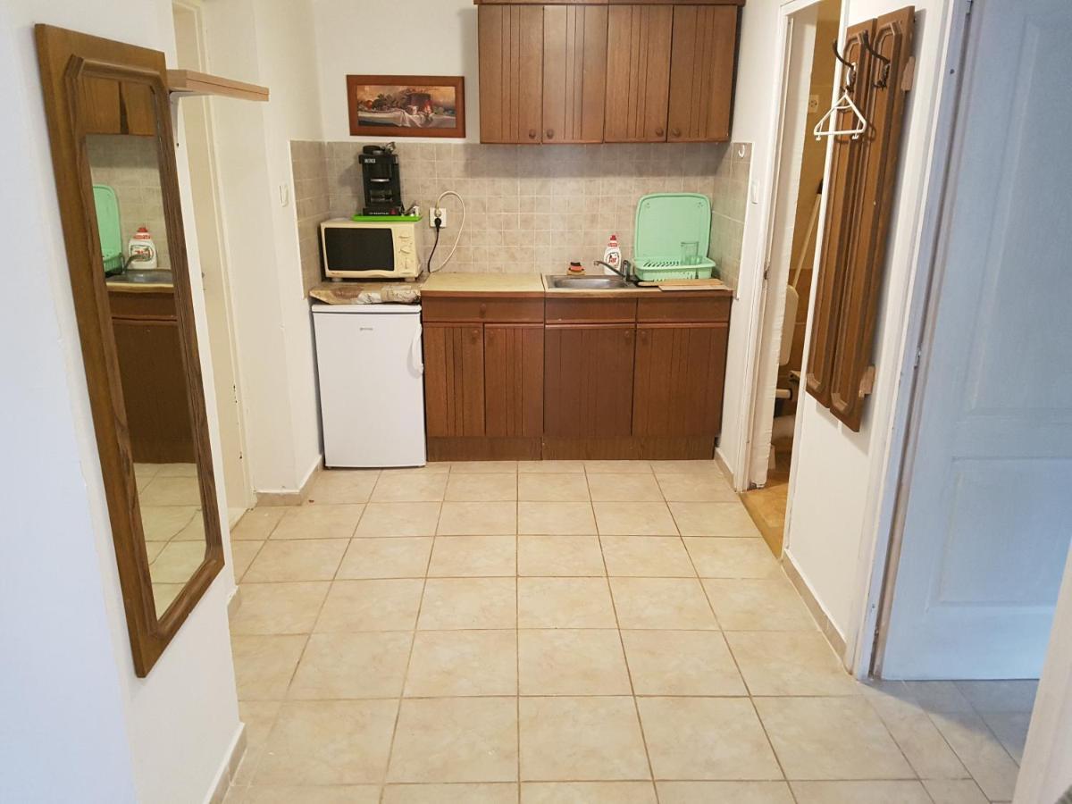 Kriszta Apartmanhaz Lägenhet Balatonlelle Exteriör bild